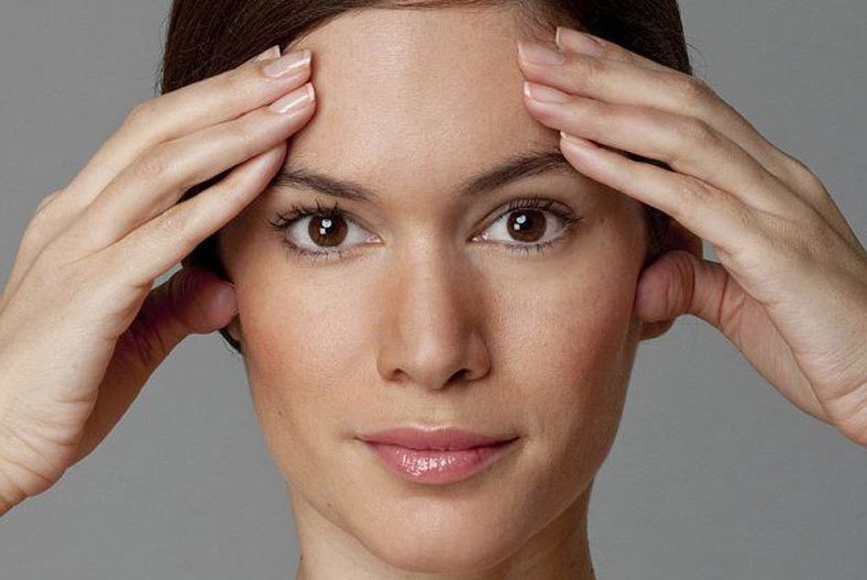 Голова человека с яркой кожей лица - идеальное обозначение для SEO.